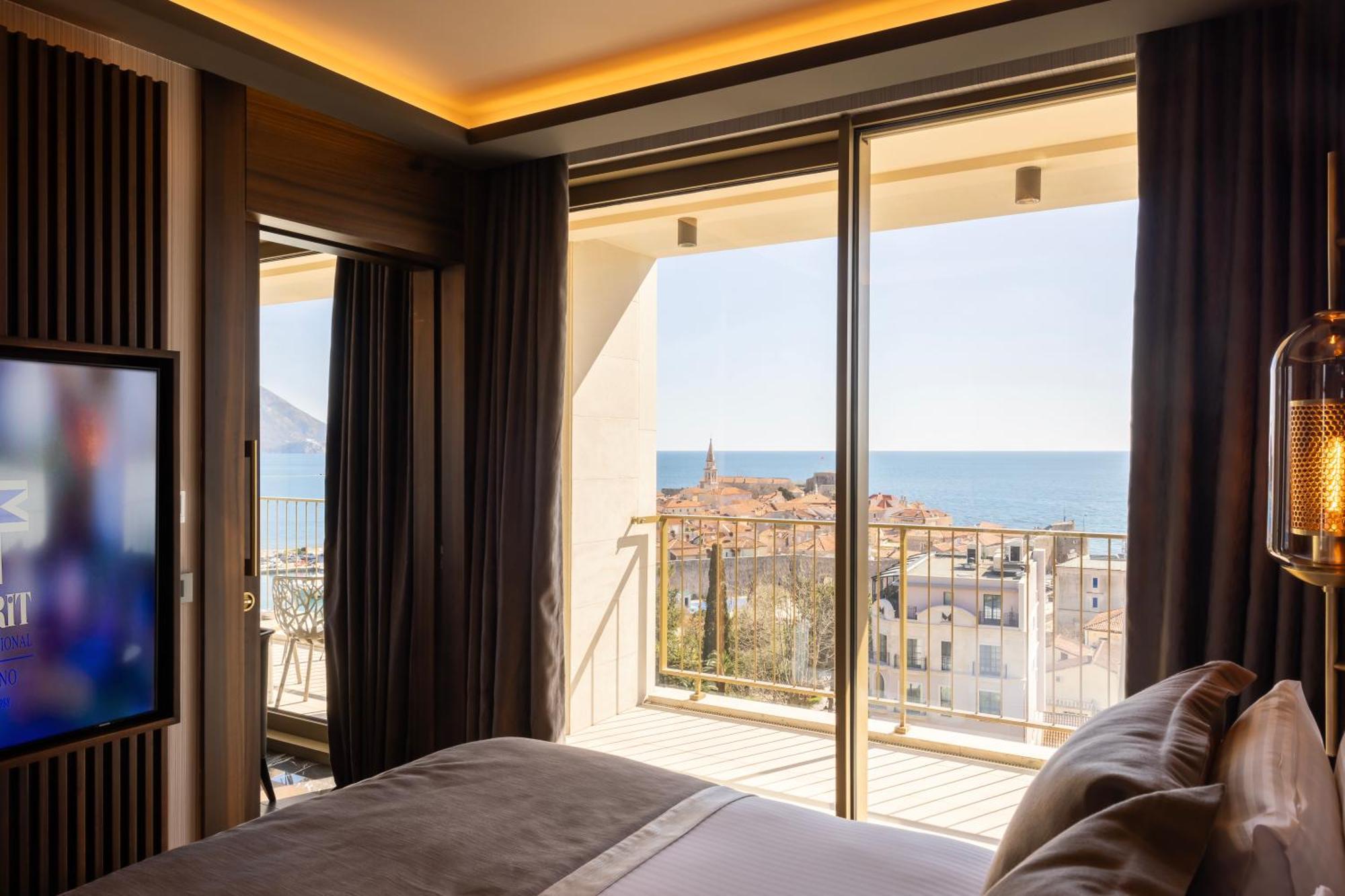 Merit Starlit Hotel & Residences Будва Екстериор снимка